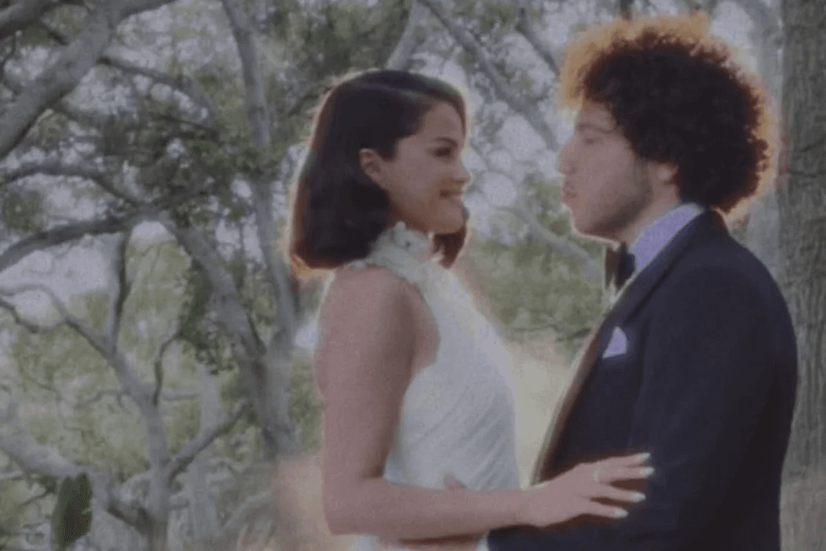 Selena Gomez e Benny Blanco se casam em cerimônia intimista na Califórnia