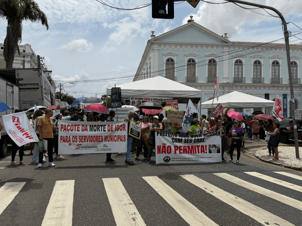 Servidores protestam em Belém e fecham a Avenida Portugal