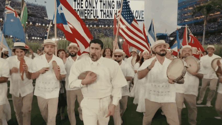 Show de Bad Bunny no Super Bowl exalta a América Latina e Trump critica