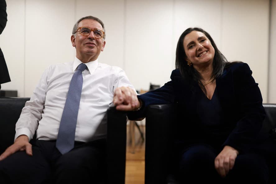 Socialista António Seguro derrota candidato da extrema direita e vence eleição presidencial em Portugal