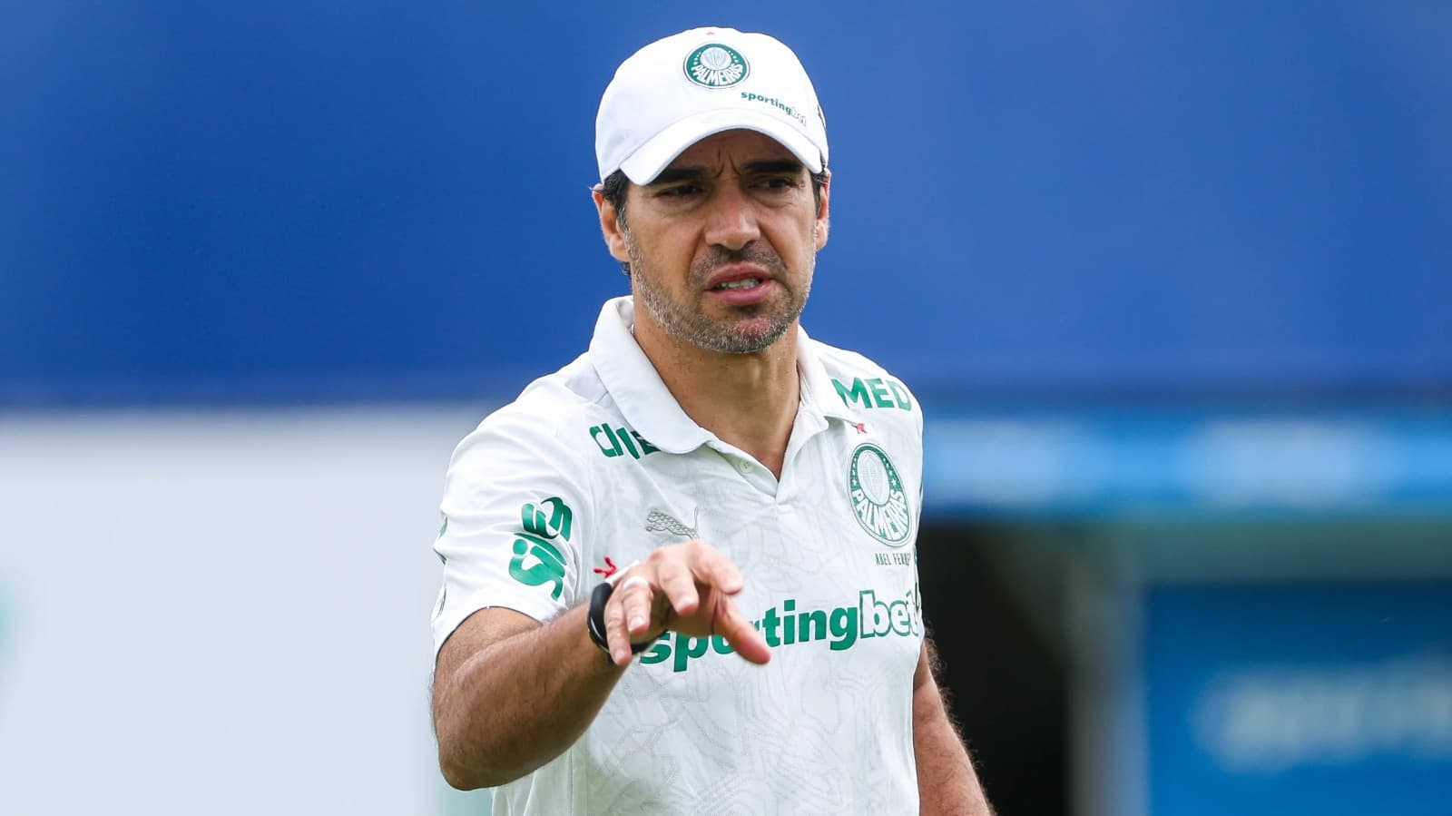 Suspensão do STJD tira Abel Ferreira de jogo do Palmeiras contra Remo em Belém
