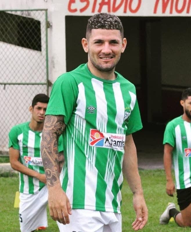 Thiago Bala: Ex-jogador tem prisão decretada após ameaçar ex-namorada