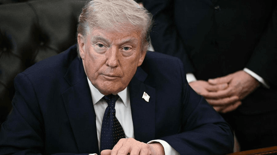 Trump deixa jantar na Casa Branca após tiros serem disparados no local; presidente está seguro
