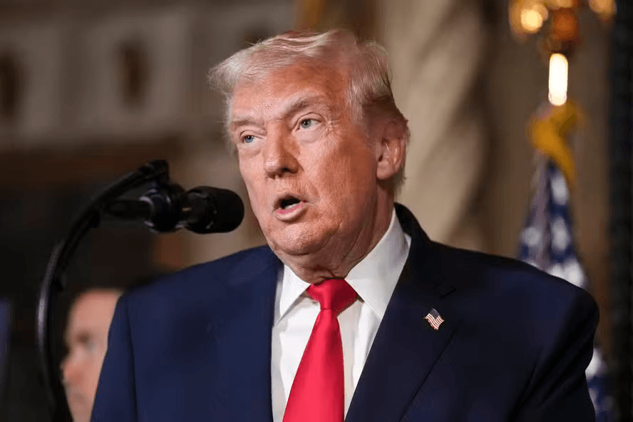 Trump diz que EUA irão 'permanecer na Venezuela' até 'transição apropriada'