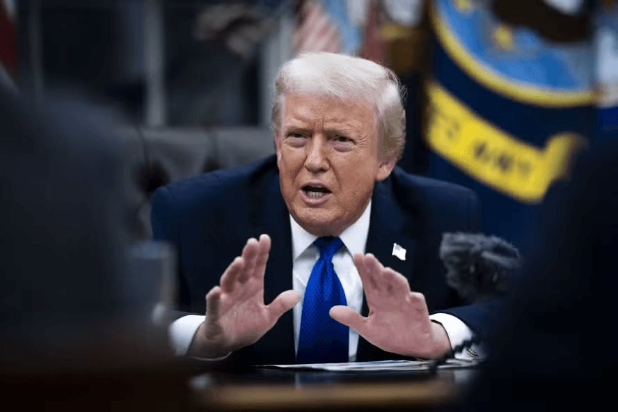 Trump promete assinar um decreto com tarifa global de 10% após decisão da Suprema Corte