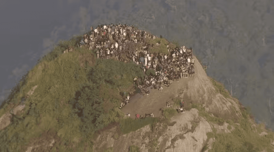 Turistas ficam 'ilhados' no Morro Dois Irmãos durante tiroteio no Vidigal