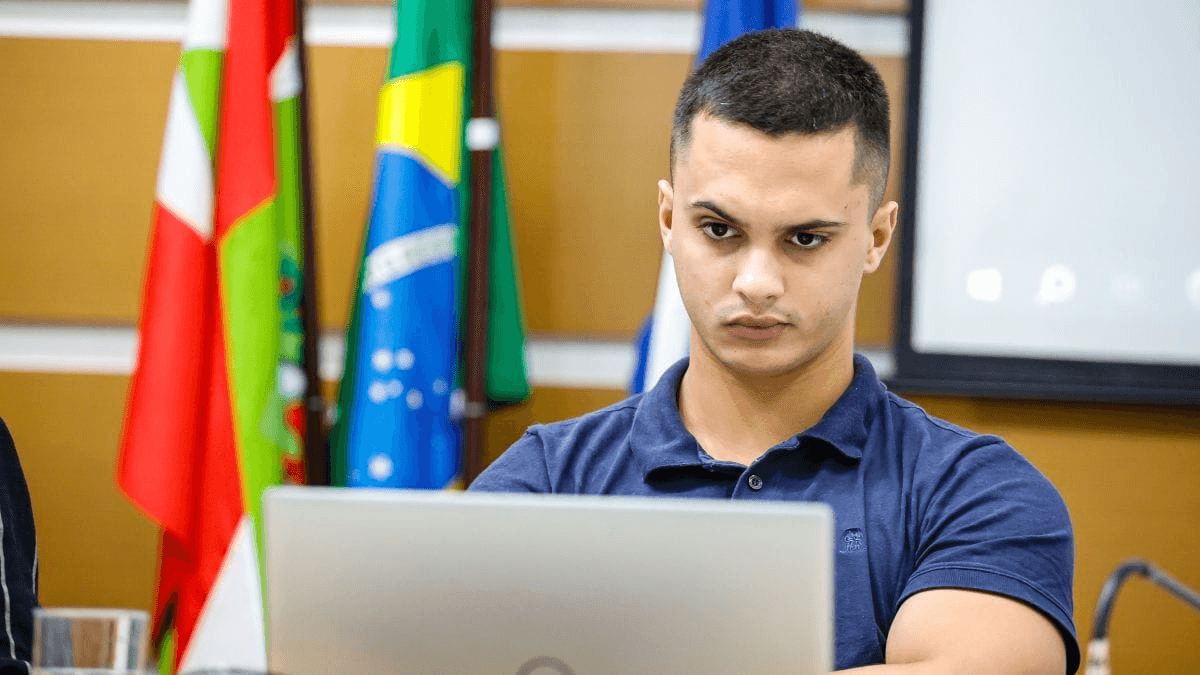 Vereador de Joinville é punido pelo União Brasil após declarações contra migrantes