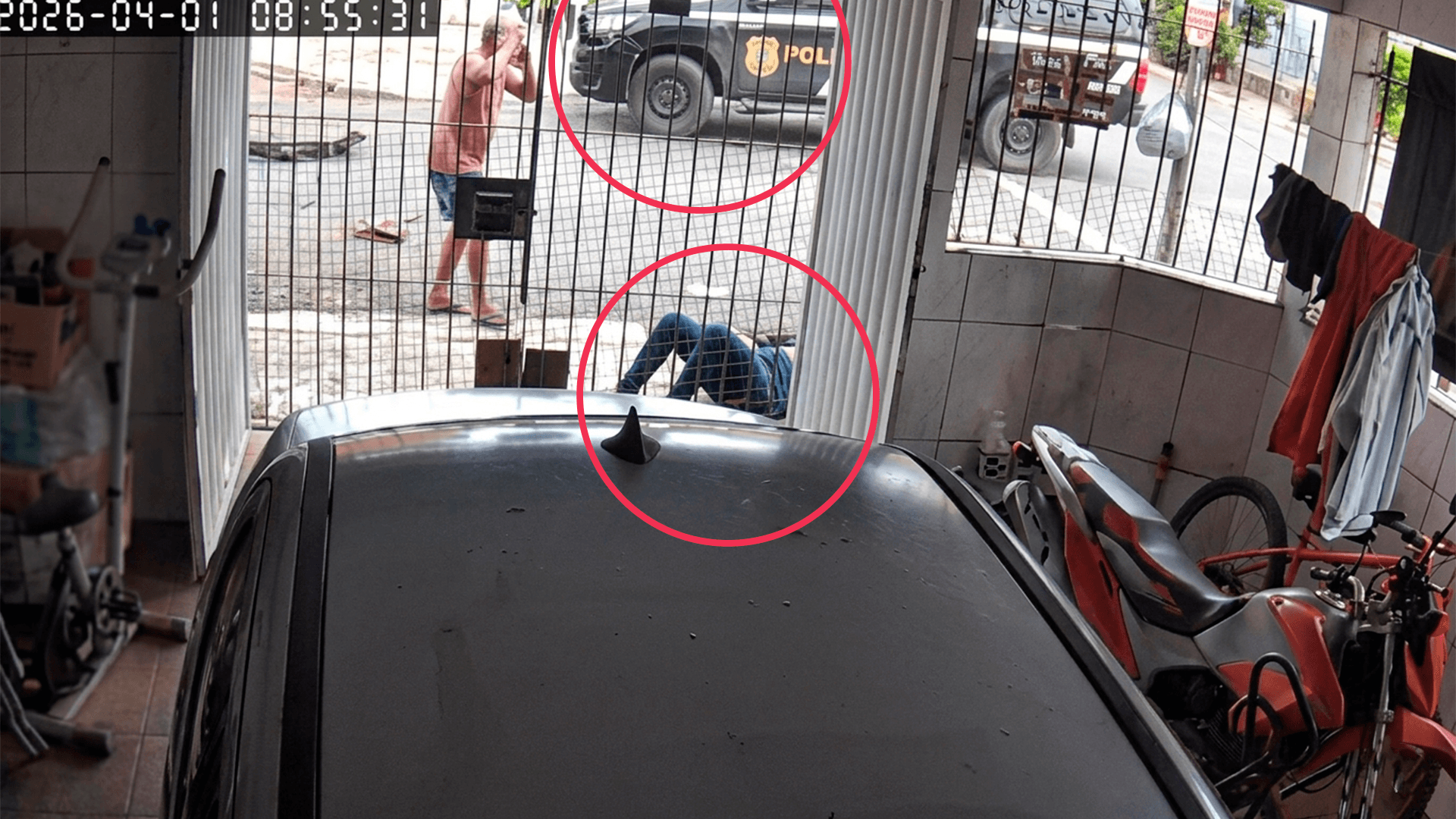 Viatura da Polícia avança cruzamento e atropela motociclista no Jurunas