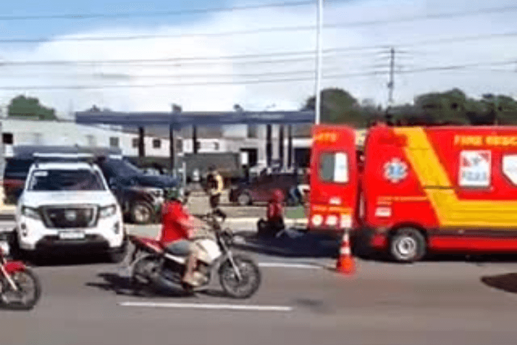 Viatura da SEAP e motocicleta colidem na BR 316 em Ananindeua e deixam dois feridos