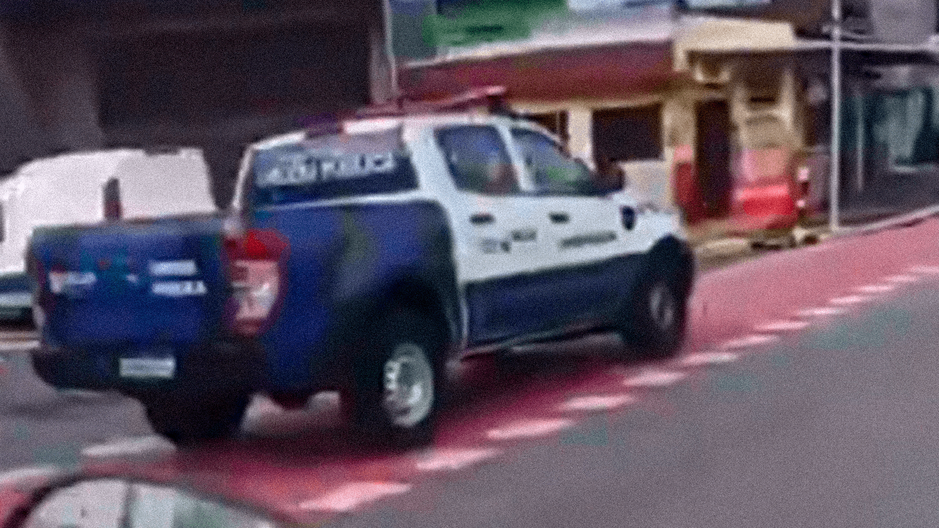 Viatura da Segbel é flagrada trafegando em ciclofaixa na Pedro Álvares Cabral