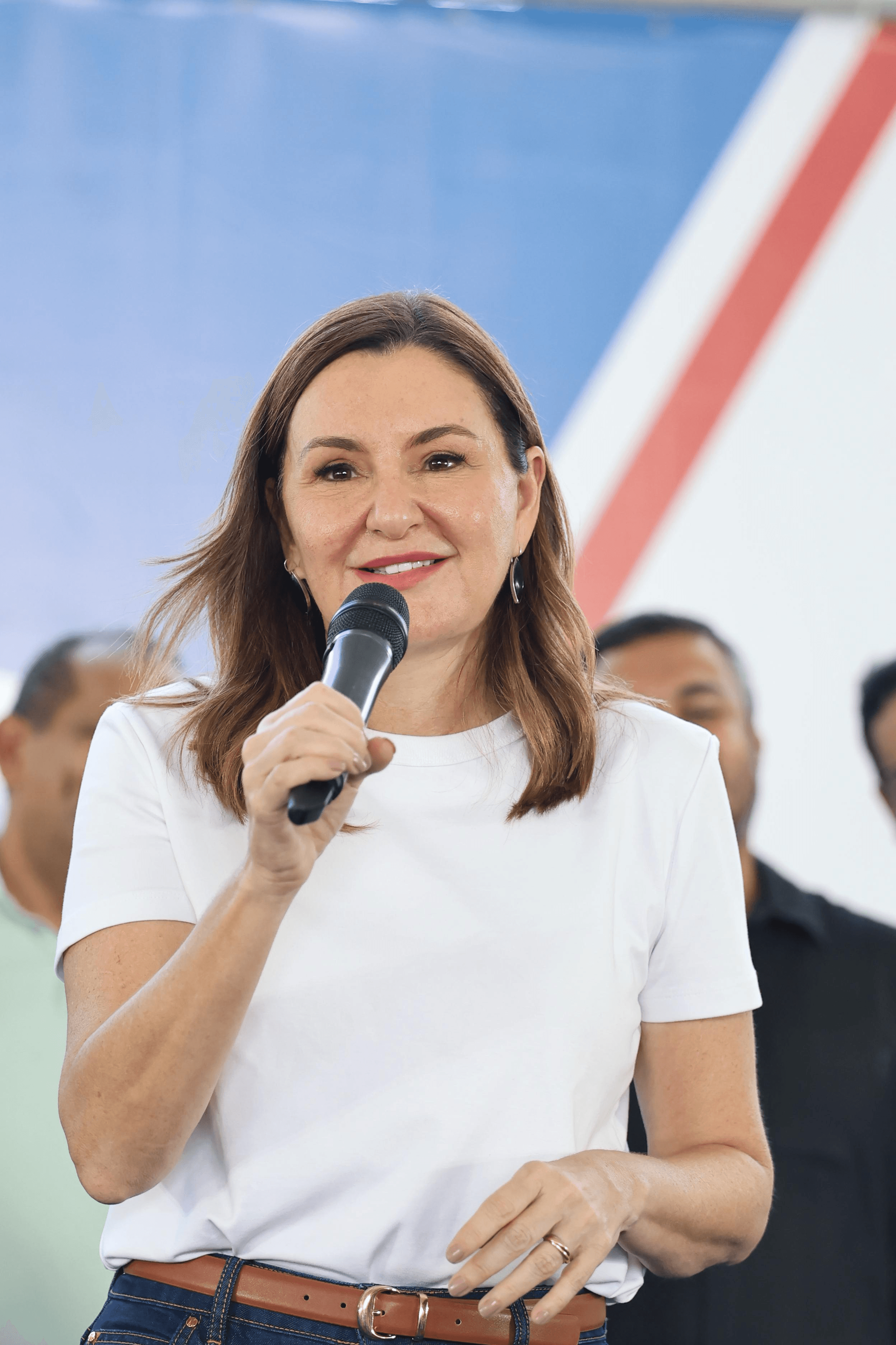 Vice-governadora anuncia concurso da Seduc com vagas para professores e área administrativa