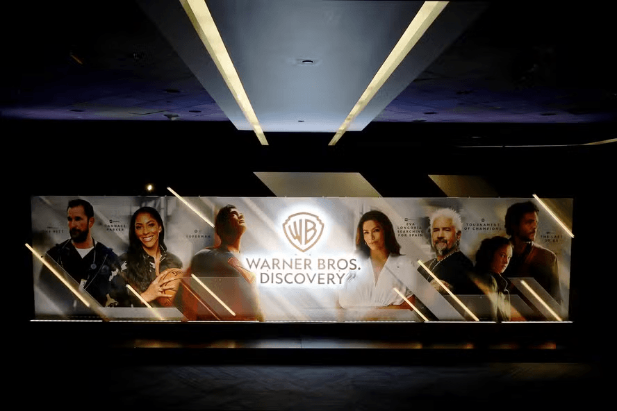 Warner rejeita oferta de US$ 108 bilhões da Paramount e mantém acordo com a Netflix