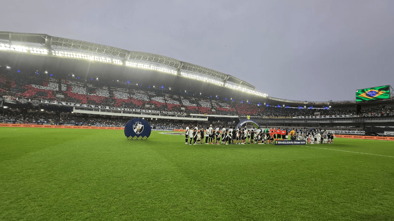 "Welcome to the Jungle": Remo homenageia Guns N’ Roses em mosaico durante partida contra o Vasco no Mangueirão